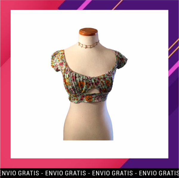 Top corto con manga recogida