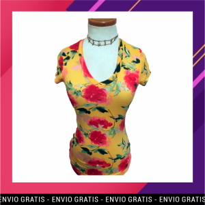 Polo Amarillo con Flores